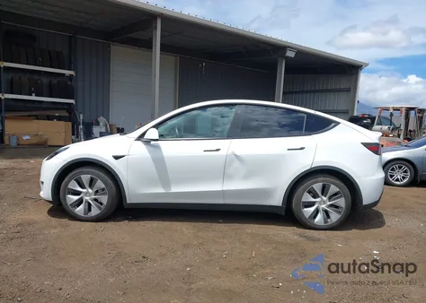 2023 Tesla Model Y Awd/Long Range Dual Motor All-Wheel Drive z USA, uszkodzony, nr VIN 7SAYGDEE1PF752864